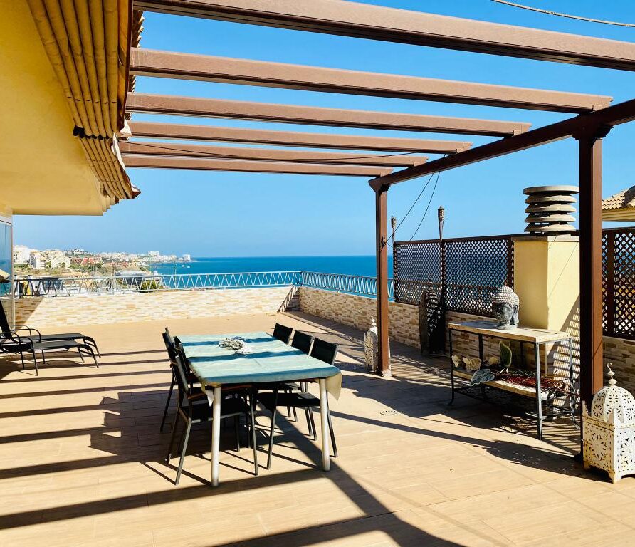 10 – Impresionante apartamento con vistas al mar, piscina, tren en Carvajal