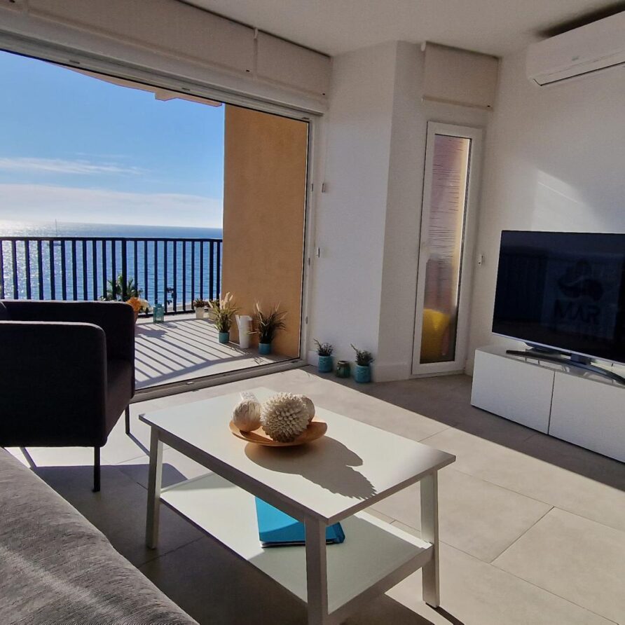 02 – Moderno apartamento frente al mar en Paseo Marítimo Fuengirola