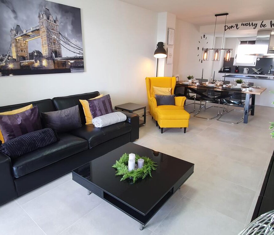 09 –  Charismatic 3-bedroom luxury apartment LAR BAY Benalmádena