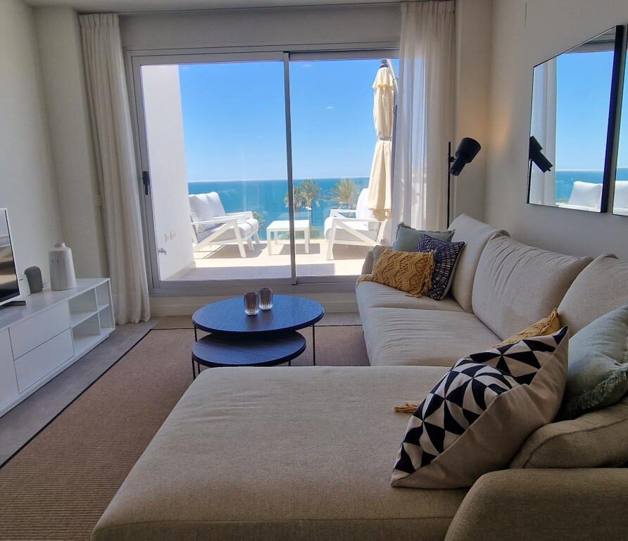 25 –  Alto estanding lujo y confort con envidiables vistas junto al mar LAR BAY Benalmádena
